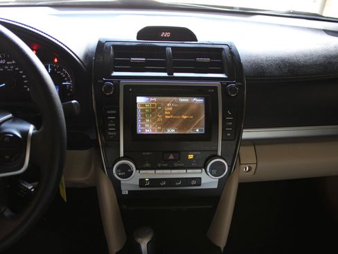 Used 2012 Toyota Camry LE FWD image 14