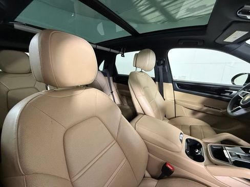 Used 2023 Porsche Cayenne AWD/4WD image 28