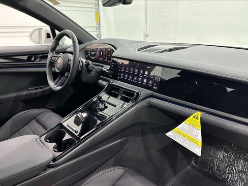 Certified 2024 Porsche Panamera 4 image 19