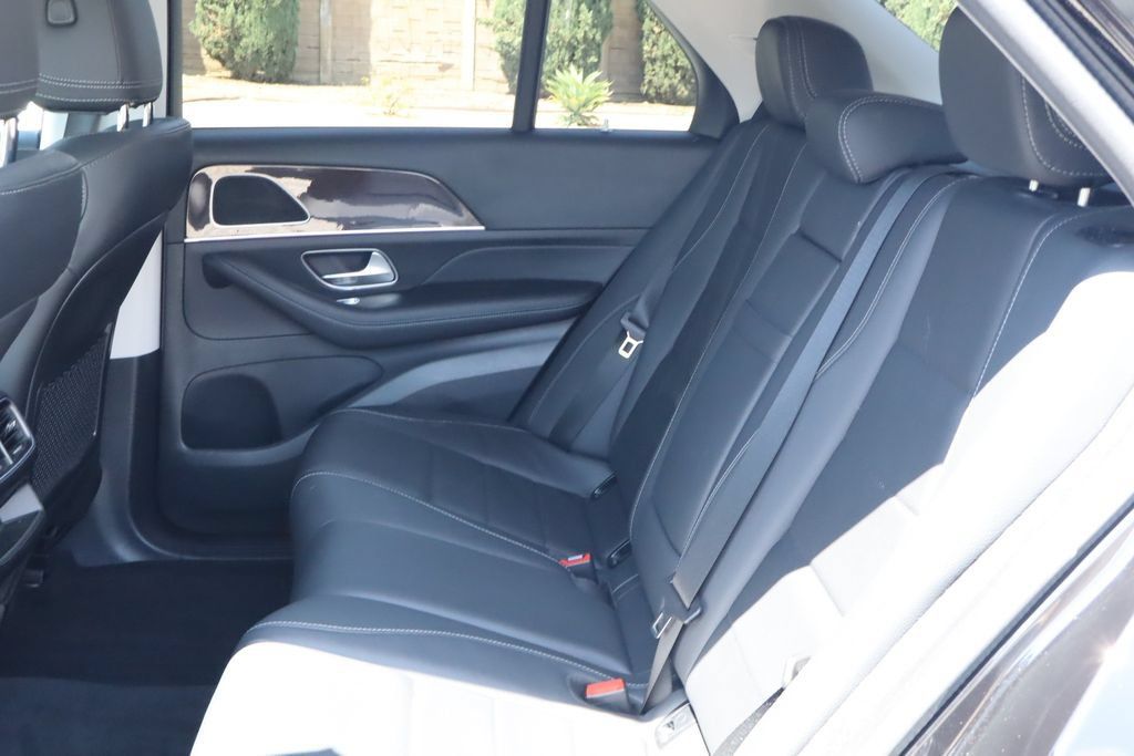 Used 2025 Mercedes-Benz GLE 450e 4MATIC image 32
