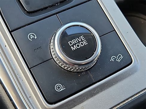 Used 2021 Ford Explorer XLT w/ Equipment Group 202A image 19