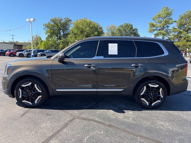 Used 2023 Kia Telluride S FWD image 5