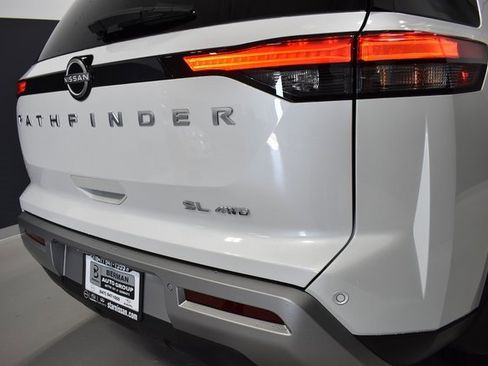 New 2025 Nissan Pathfinder SL image 12