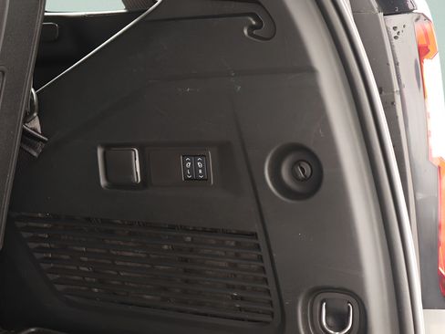 Used 2025 GMC Yukon Denali Ultimate AWD/4WD image 31