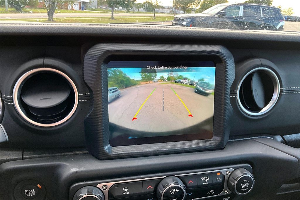 Used 2023 Jeep Wrangler Unlimited Sahara AWD/4WD image 20