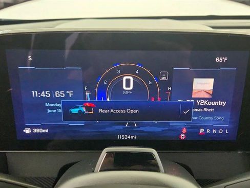 Used 2025 Chevrolet Traverse High Country FWD image 25