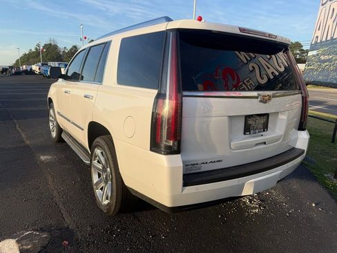 Used 2020 Cadillac Escalade Premium Luxury image 5