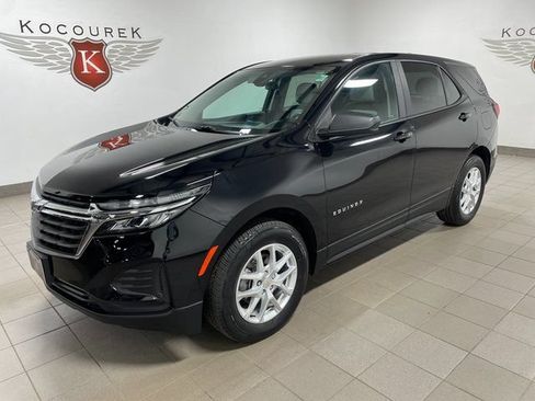 Used 2023 Chevrolet Equinox LS w/ LS Convenience Package AWD/4WD image 3