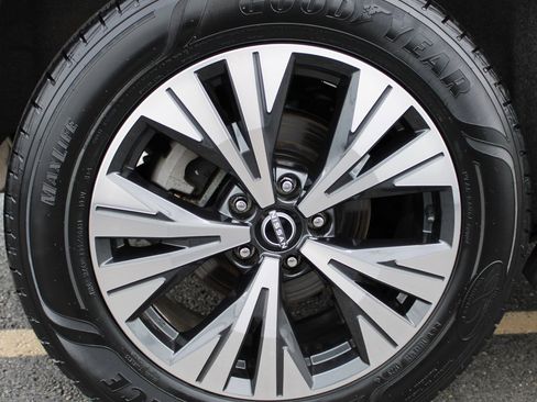 Certified 2023 Nissan Rogue SV image 12