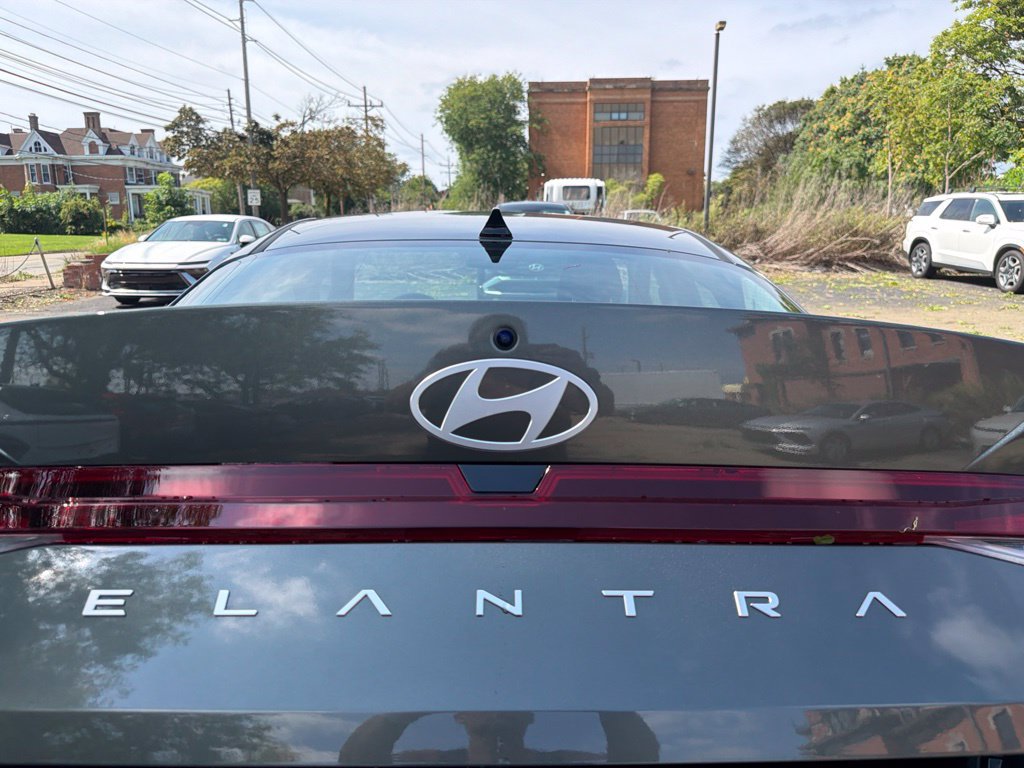New 2026 Hyundai Elantra SE FWD image 10