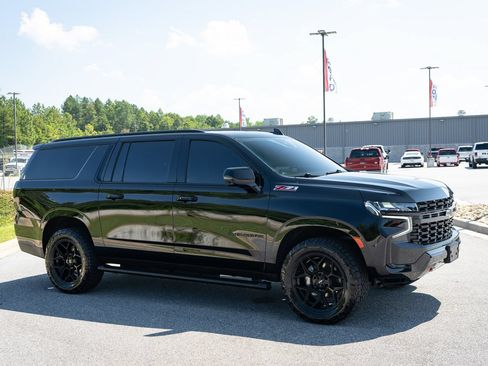 Used 2023 Chevrolet Suburban Z71 w/ Luxury Package AWD/4WD image 12