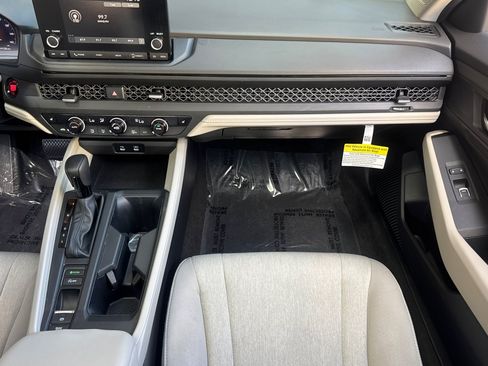 Used 2023 Honda Accord EX image 31