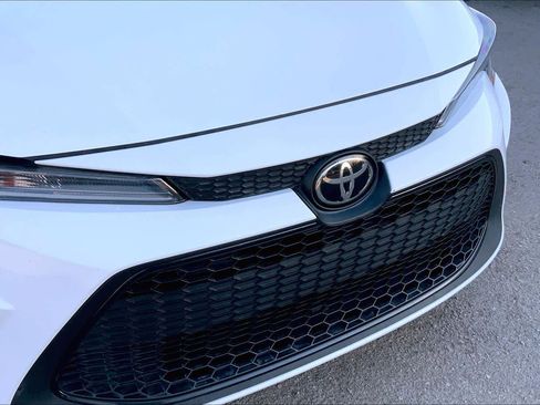 Used 2021 Toyota Corolla LE image 27
