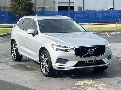 Used 2019 Volvo XC60 T5 Momentum w/ Premium Package FWD image 3