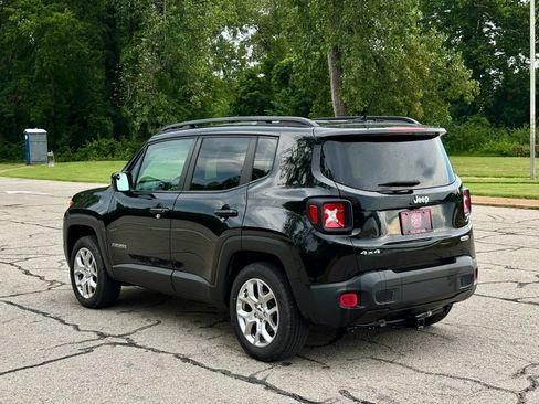 Used 2017 Jeep Renegade Latitude w/ Cold Weather Group AWD/4WD image 8