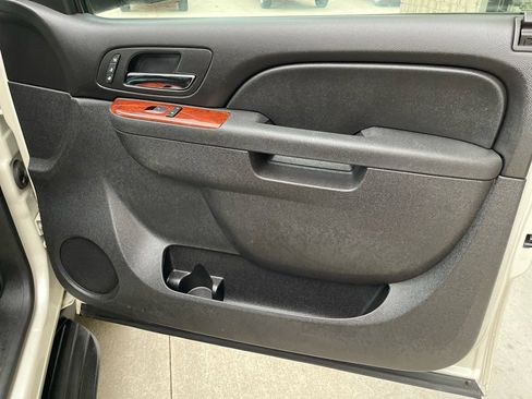 Used 2013 Chevrolet Avalanche LTZ image 43