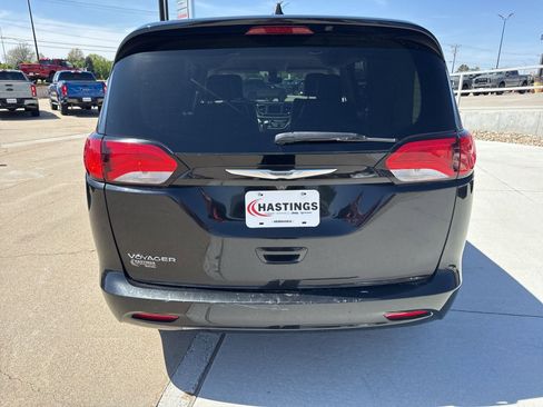 Used 2021 Chrysler Voyager Lxi FWD image 4