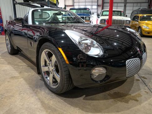 Used 2006 Pontiac Solstice Convertible w/ Premium Package RWD image 12