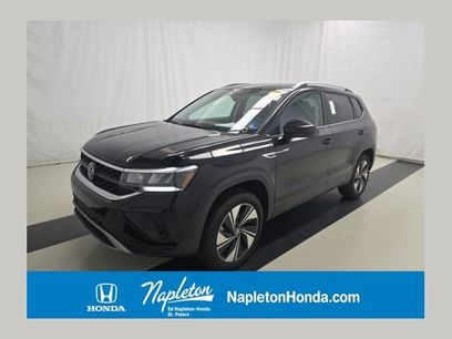 Used 2024 Volkswagen Taos SE w/ Panoramic Sunroof Package
