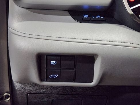 Used 2021 Toyota Highlander XLE FWD image 42