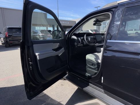 Used 2025 Ford Expedition Max Active image 5