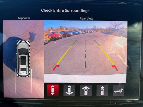 Used 2023 Chrysler Pacifica Limited w/ Uconnect Theater Family Group image 13