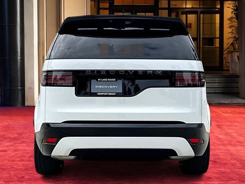 New 2025 Land Rover Discovery Dynamic SE image 4