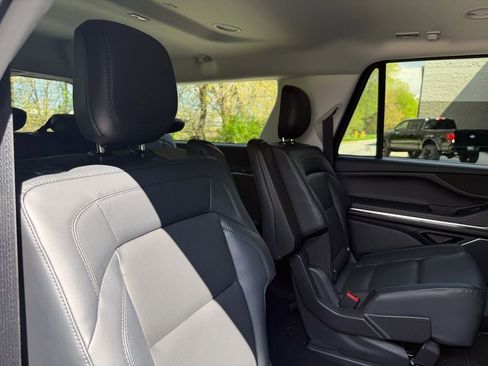 New 2026 Lincoln Navigator L Premier AWD/4WD image 23