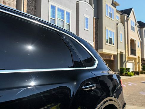 Used 2018 Bentley Bentayga image 94