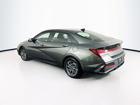 Used 2024 Hyundai Elantra SEL image 5