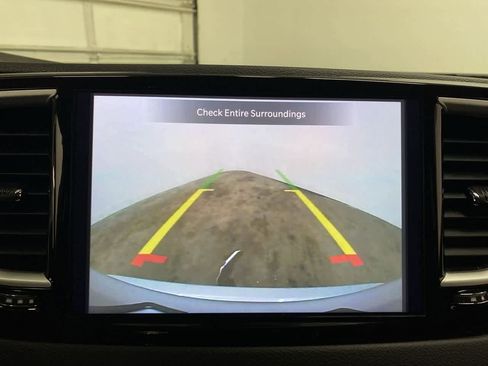 Used 2024 Chrysler Pacifica Touring-L image 25