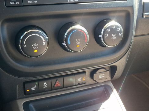 Used 2016 Jeep Patriot Latitude FWD image 17