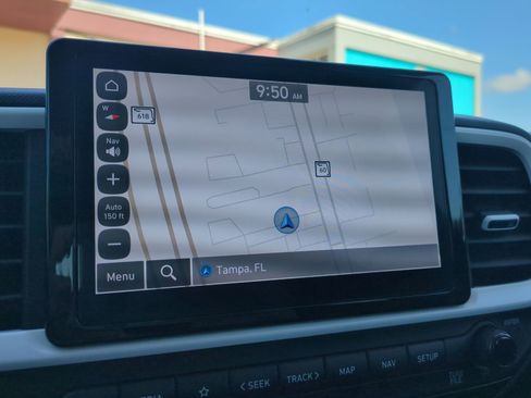 Certified 2025 Hyundai Venue Limited FWD image 25