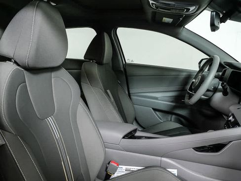 New 2026 Hyundai Elantra SEL Sport Premium FWD image 32