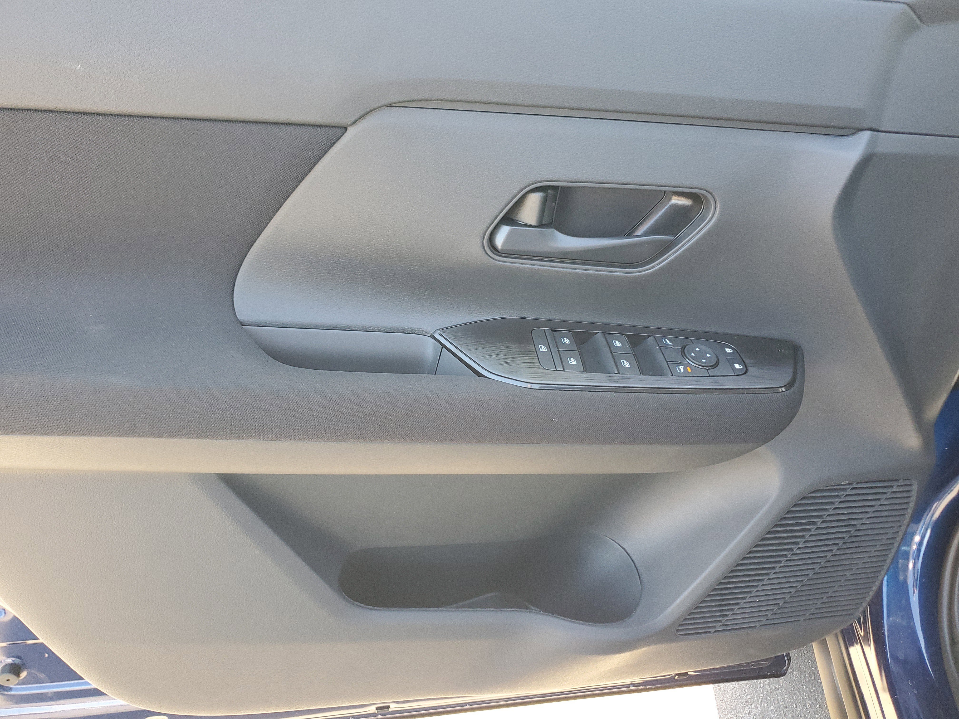 New 2026 Nissan Kicks S FWD image 12