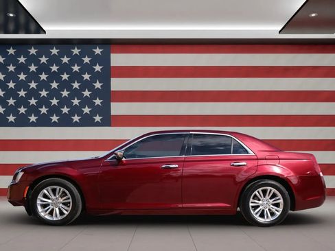 Used 2015 Chrysler 300 C image 2