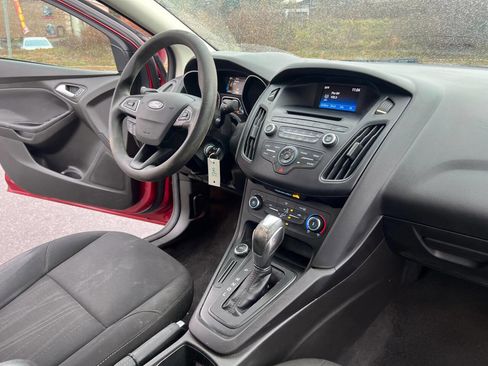 Used 2016 Ford Focus SE w/ Reverse Sensing Package image 19