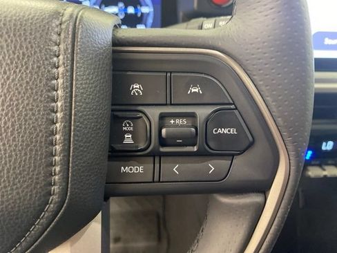 Used 2025 Toyota 4Runner TRD Off-Road Premium AWD/4WD image 19
