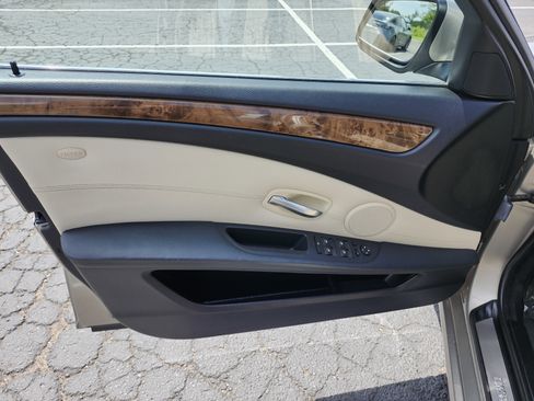 Used 2010 BMW 528i xDrive Sedan AWD/4WD image 26