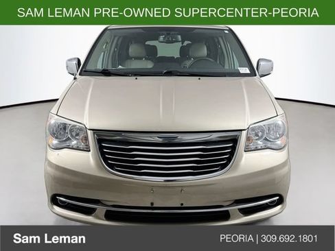 Used 2014 Chrysler Town & Country Touring-L w/ Driver Convenience Group FWD image 2