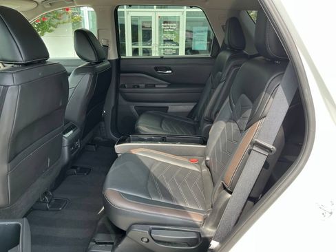 Used 2024 Nissan Pathfinder Platinum AWD/4WD image 15