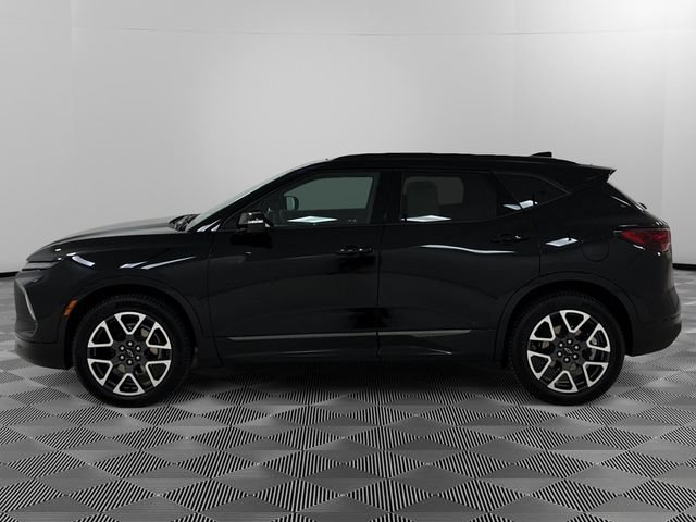 Used 2025 Chevrolet Blazer RS w/ Driver Confidence II Package AWD/4WD image 2