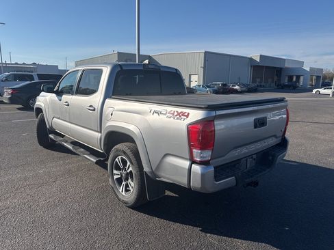 Used 2017 Toyota Tacoma TRD Sport w/ Tow Package (A/T) image 13