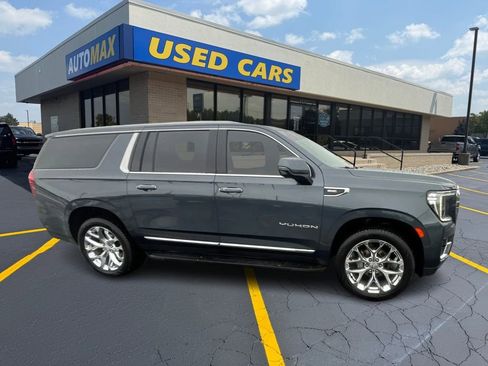 Used 2021 GMC Yukon XL SLT w/ SLT Premium Package image 4