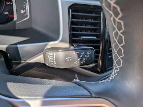 Certified 2023 Volkswagen Atlas Cross Sport SE FWD image 31