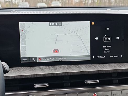 Used 2024 Kia Telluride EX w/ EX Captain's Chair Package FWD image 29