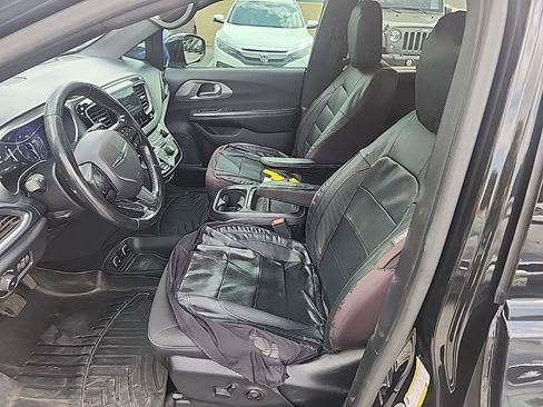 Used 2019 Chrysler Pacifica Touring Plus w/ Advanced Safetytec Group FWD image 10