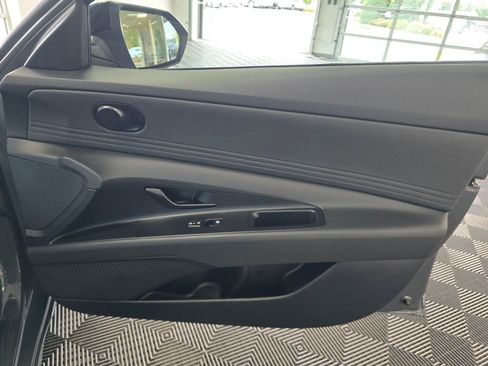Used 2025 Hyundai Elantra SEL FWD image 39