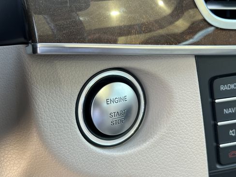 Used 2016 Mercedes-Benz E 350 Sedan image 28