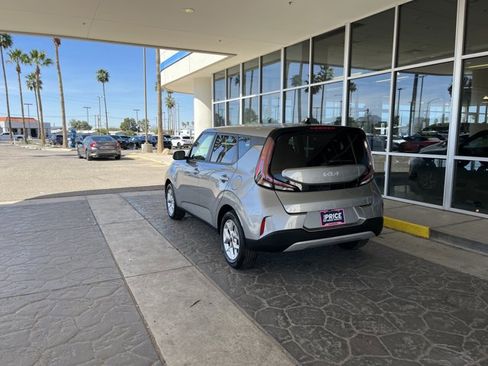 Used 2025 Kia Soul LX w/ LX Technology Package image 3